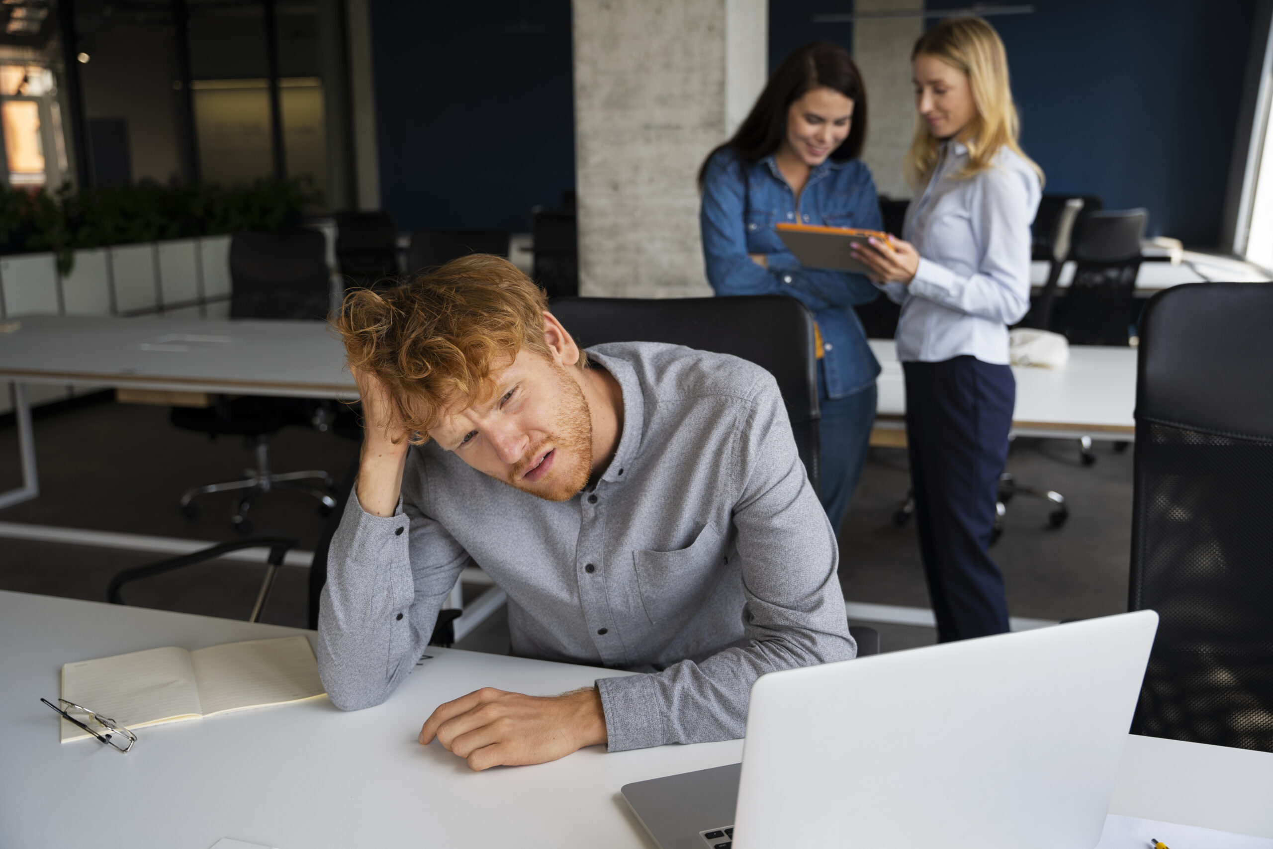 molodoi celovek stradausii sindromom samozvanca scaled